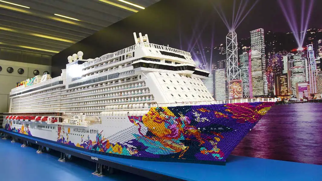 Video: Größtes LEGO-Schiff der Welt besteht aus mehr als 2,5 Millionen Steinen