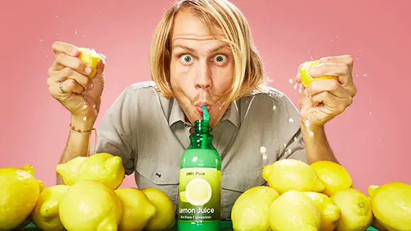 Sauer macht lustig – Neuer Rekord im Zitronensaft-Trinken  