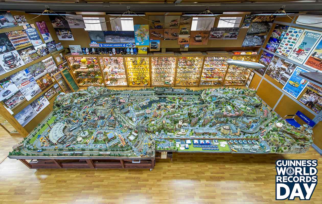 Largest collection of dioramas header