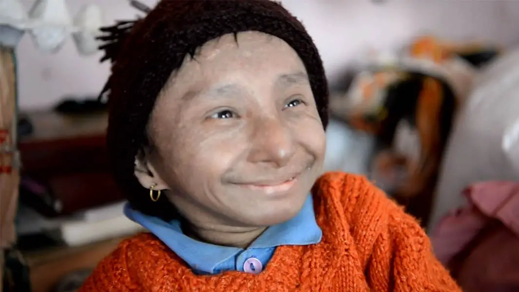 WORLDS-SHORTEST-MAN-COLLAGE-1 copy.jpg