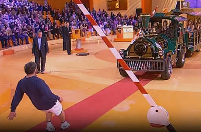 Heaviest train pulled with beard | _guinness_world_records_label